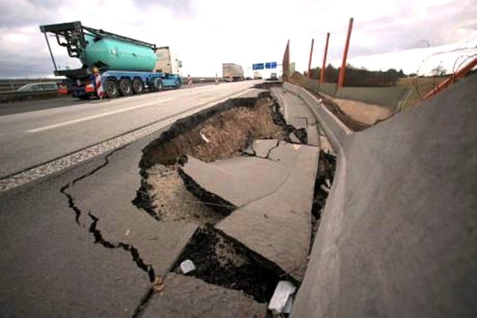 Authorities of Voronezh and Rostov regions found the culprit in bad roads, destroyed infrastructure and other unrest in their regions

